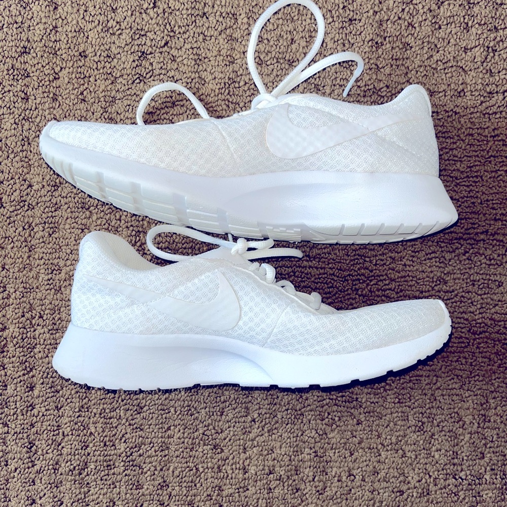 Women’s Nike White Running Shoes Size 8, Great Condition